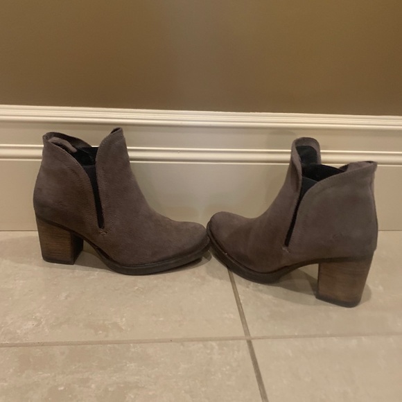 Bos and Co grey suede bootie - Picture 3 of 5